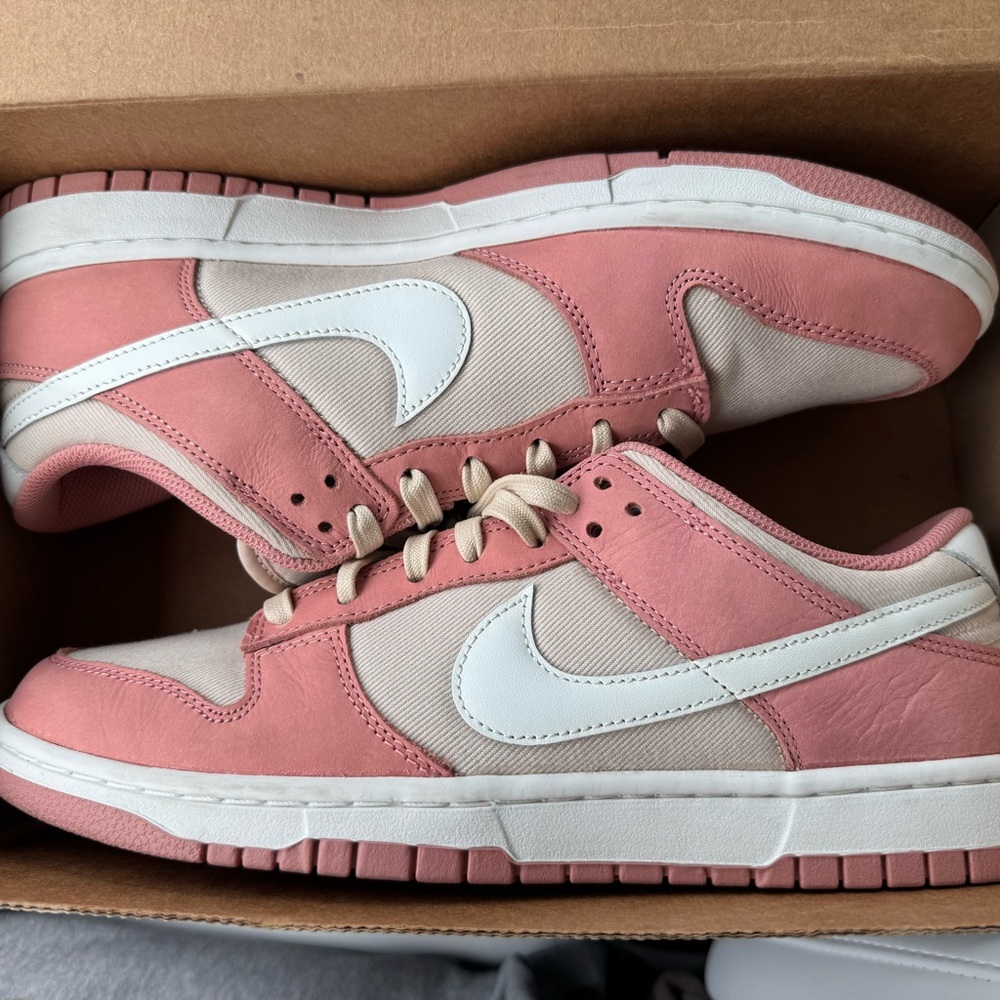 Nike Dunk Low ‘Stardust’